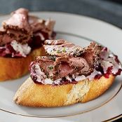 Beef Tenderloin and Goat Cheese Crostini