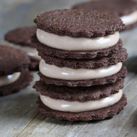 Paleo Oreo Style Cookies with Paleo 7 Minute Frosting!