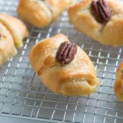 Mini Baked Brie Roll Ups