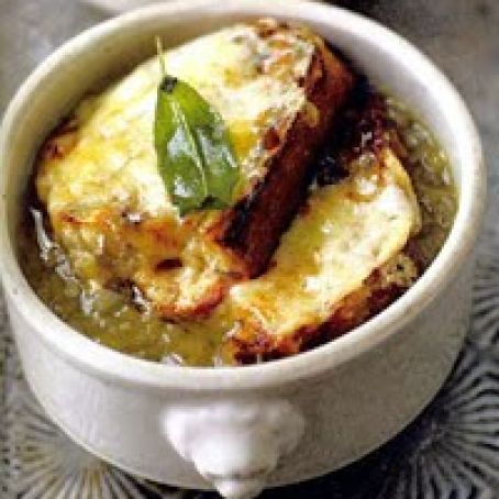 English Onion Soup with Sage and Cheddar