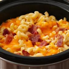 Crockpot Bacon Topped Mac and Cheese