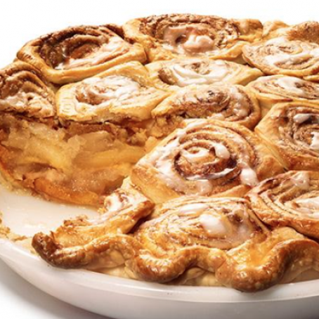 Apple Cinnamon Roll Pie