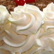 EASY HOMEMADE WHIPPED CREAM FROSTING