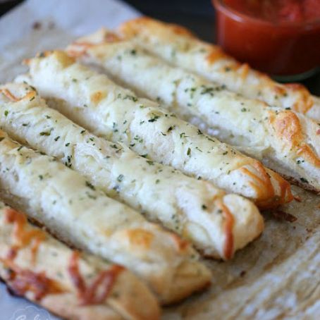 Cheesy Breadsticks - Cookies and Cups