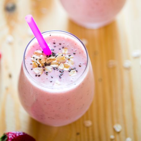 Strawberry Oatmeal Breakfast Smoothie