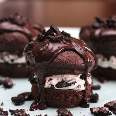 Mini Cookies ‘n Cream Stuffed Cakes