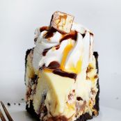 snickers bar cheesecake pie