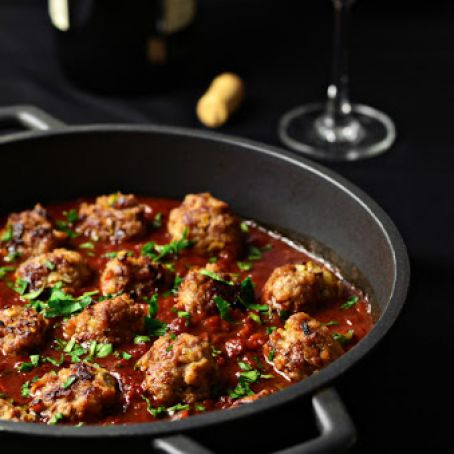 Meatballs in wine sauce
