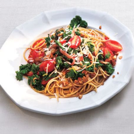 Whole-Grain Spaghetti With Garlicky Kale and Tomatoes