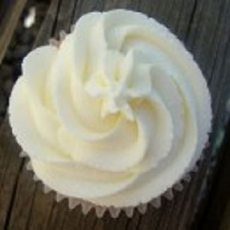 STRAWBERRY ALMOND CUPCAKES WITH ALMOND BUTTERCREAM