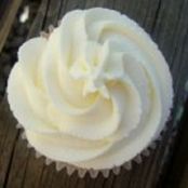 STRAWBERRY ALMOND CUPCAKES WITH ALMOND BUTTERCREAM