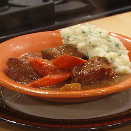 Autumn Beef Stew with Apple, Onion and Roasted Garlic