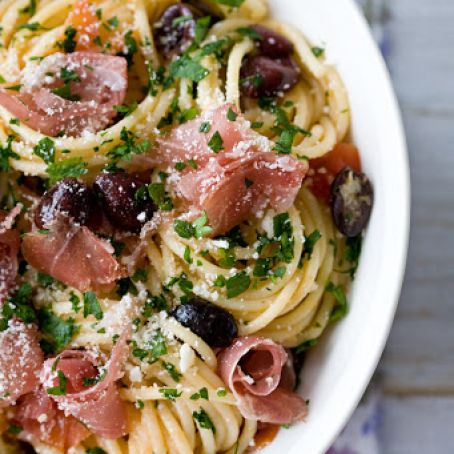 Prosciutto, Tomato, and Olive Spaghetti
