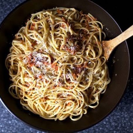 linguine with tomato-almond pesto