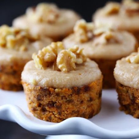 Raw Carrot Cake With Cashew Vanilla Frosting