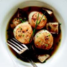 SEARED SCALLOPS IN MUSHROOM BROTH
