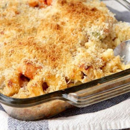 Macaroni & Cheesy Chicken Baked Casserole