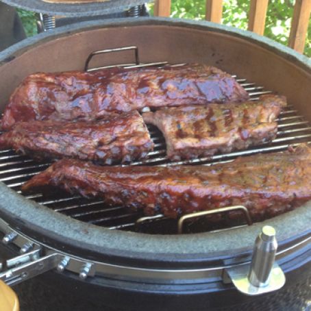 BBQ ribs on Kamado grill