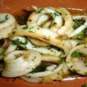 CALAMARES AL VINO BLANCO