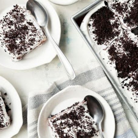 Delicious Oreo Refrigerator Cake (No-Bake)