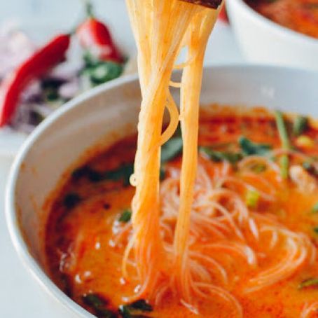 15 Minute Coconut Curry Noodle Soup