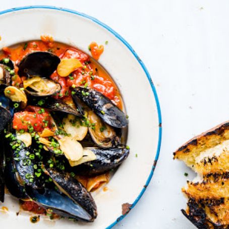 Mussels with Spicy Tomato Oil and Grilled Bread