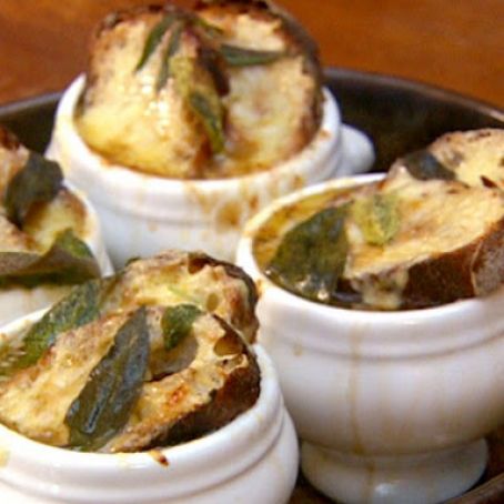 English Onion Soup with Sage and Cheddar