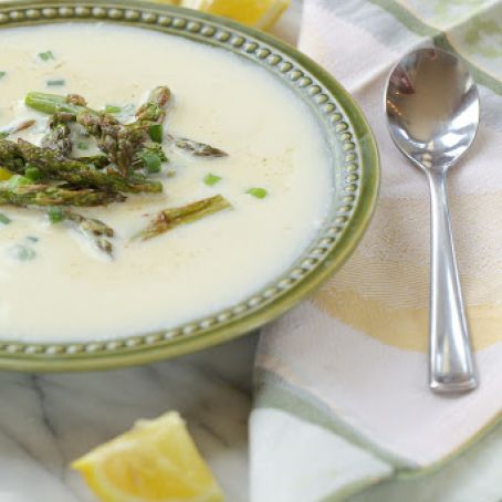 Paleo CAULIFLOWER RICE AVGOLEMONO (GREEK LEMON RICE SOUP) WITH ROASTED ASPARAGUS