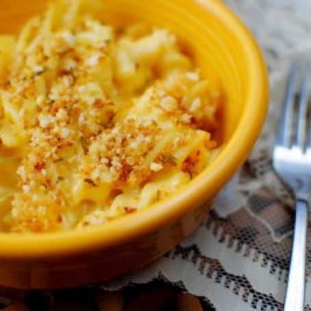 Creamy Macaroni and Cheese with Crunchy Topping