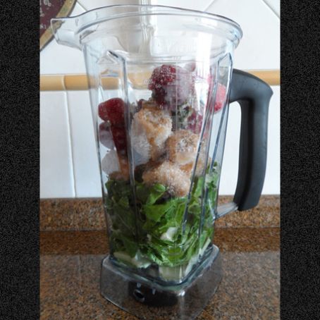 Lettuce, Banana and Strawberry Smoothie
