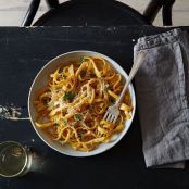 One-Pot Garlic Parmesan Pasta (a.k.a. the Lazy Cook's Fettuccine Alfredo)