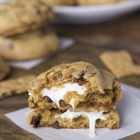 Marshmallow-Stuffed S'mores Cookies