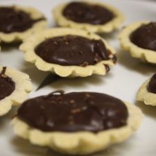 No-bake Chocolate-Raspberry Tartlets