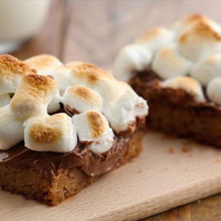 Warm Toasted Marshmallow S'mores Bars