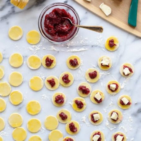 Cranberry Brie Bites from wellplated.com