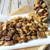 SLOW-COOKER PUMPKIN HARVEST CHEX MIX
