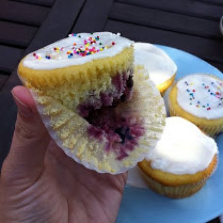 Blackberry Buttermilk Cupcakes