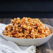 SALTED HONEY ALMOND CARAMEL CORN