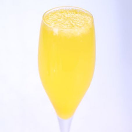 Daphne Oz's Perfect Mom-osa