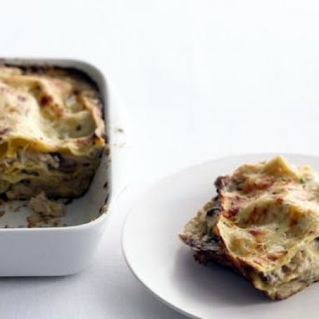 CHEESY CHICKEN & MUSHROOM LASAGNE
