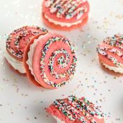 Strawberry Milk Whoopie Pies