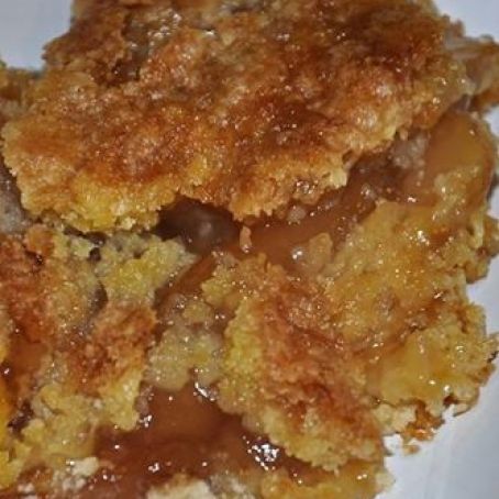 Caramel Apple Dump cake