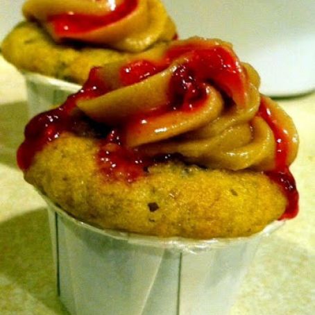 Banana Cupcakes & Peanut Butter Frosting