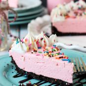 Strawberry Milkshake Cheesecake (No Bake)