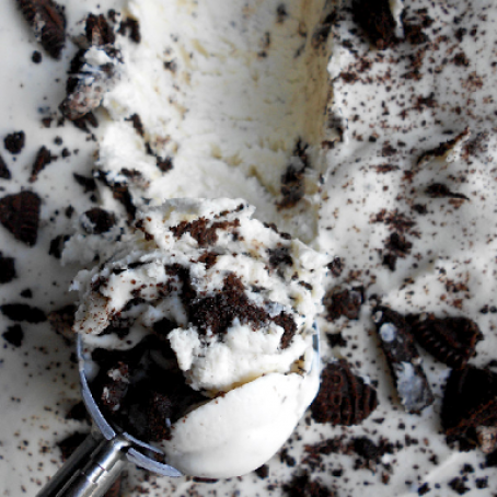 Four-Ingredient No Churn Cookies and Cream Ice Cream