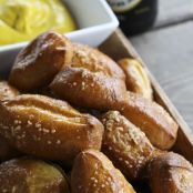 Garlic Butter Soft Pretzel Bites
