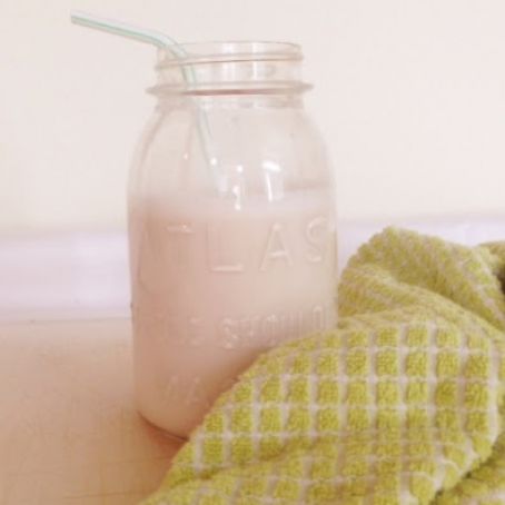 How to Make DIY Almond Milk