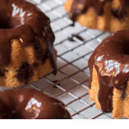 Mini Mint Chocolate Chip Bundt Cakes