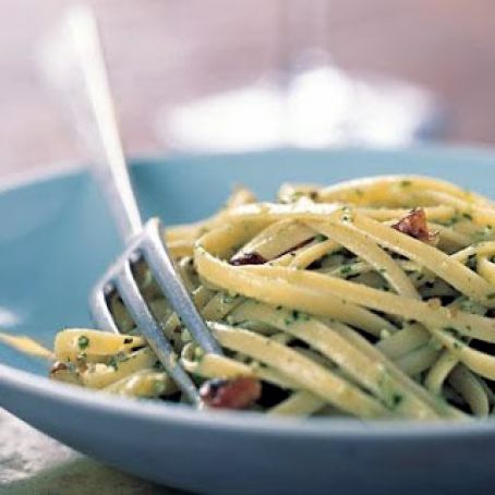LINGUINE w/PECAN-ARUGULA PESTO