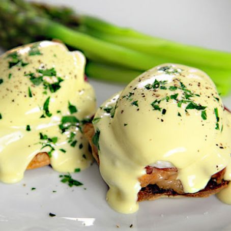 FOOLPROOF 2-MINUTE HOLLANDAISE SAUCE